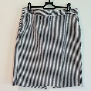 J. Crew no. 2 pencil skirt seersucker size 8